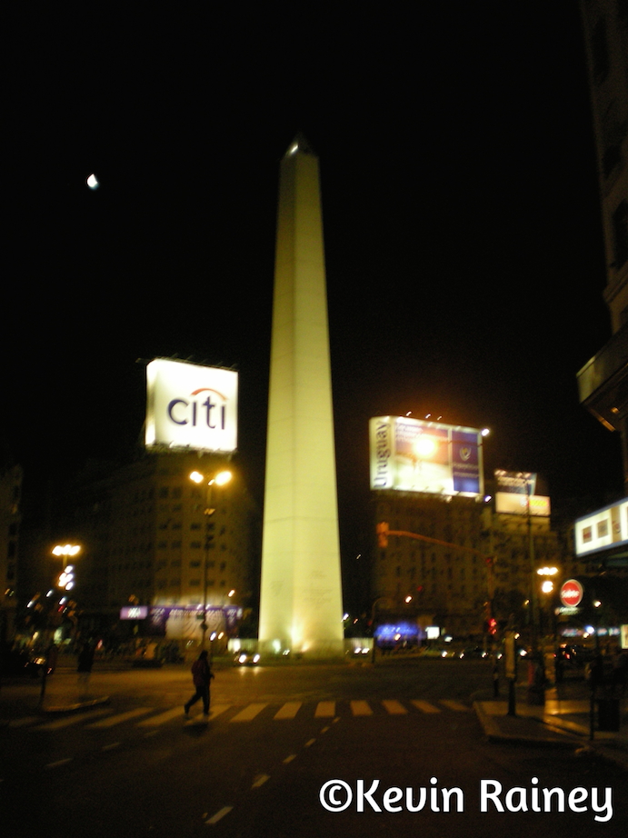 El Obelisco at night