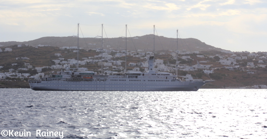 The msy Wind Surf arrives in Myknonos