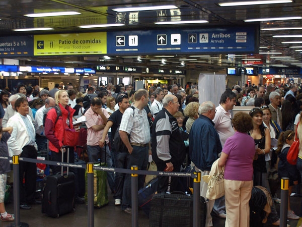 Lines at Aeroparque Newberry